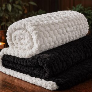 Alternative view of Serendipio Cozy Cloud Fleece Blanket